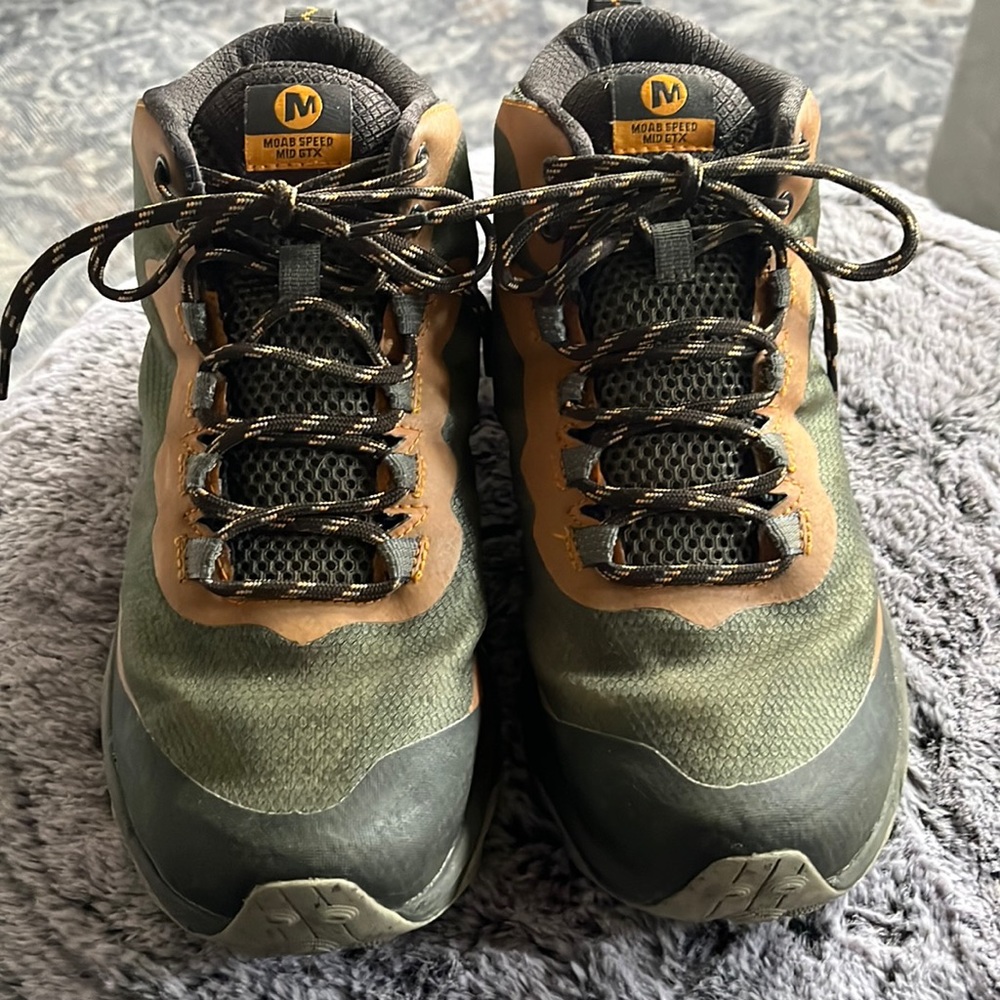 Men's Moab Speed Mid GORE-TEX - great used condition.